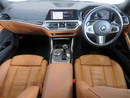 ◆インスツルメントパネルやインテリアトリムなどは、調和しなが洗練された室内を作り上げ、スイッチ類によって、優れた操作性をも実現。ドライバーの視線や動線を考え、人間工学に基づきデザインされています◆