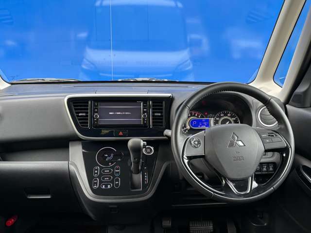 【インパネ】視界がよく運転しやすいです★スポーティーでかっこいい内装です★