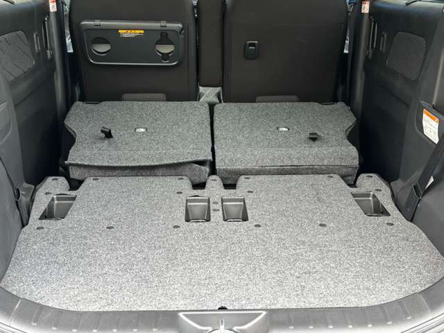 シートを倒せばお荷物も沢山入ります！