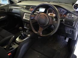 恐れ入りますがご来店前に電話かメールでご来店日の予約をお願い致します。展示スペースが小さい為に少し離れたバックヤードにて在庫車を保管していてすぐにご覧頂けない可能性があります。