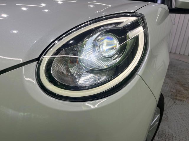 【LEDヘッドライト】悪天候や夜間走行時も良好な視界を確保し安心して運転できる高輝度LEDヘッドライトを装備！点灯速度が早く、消費電力も抑えられています。