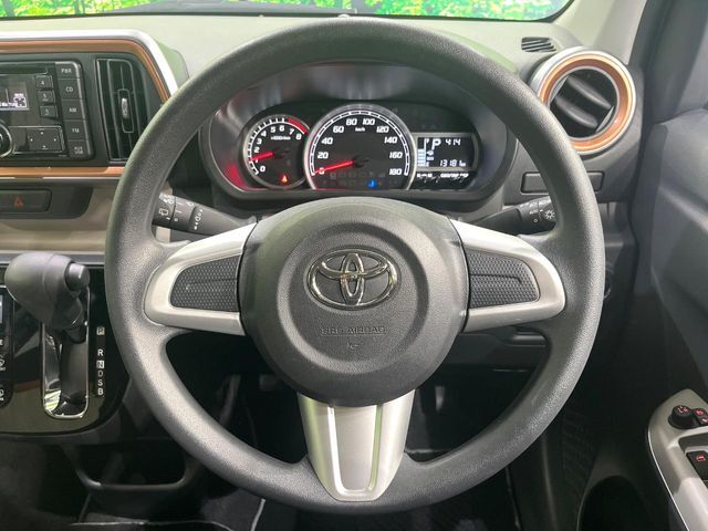 インテリアに合わせたデザインのステアリングは、運転される方のことも考え、運転しやすい形状、大きさです。是非一度、実際に触ってお確かめください。