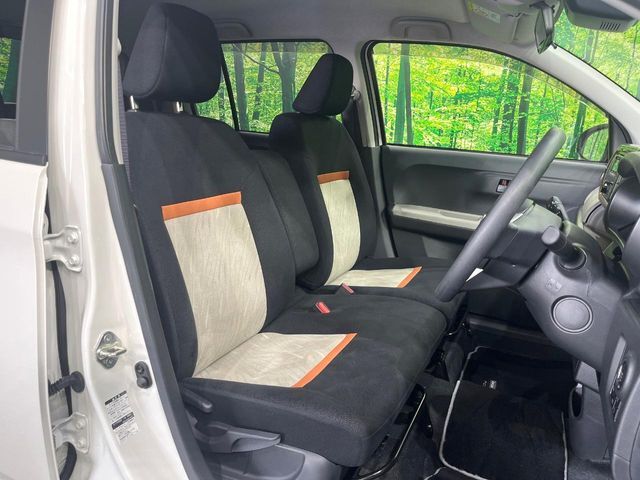 運転席シート廻りは使用感も少なく、良好な状態となっています。丁寧に使われていたことがよくわかりますね。