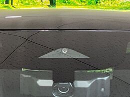 【インテリジェントエマージェンシーブレーキ】フロントカメラで前方の車両や歩行者を検知。衝突しそうな時は衝突被害軽減ブレーキが作動、衝突回避をサポート。より安全にドライブをお楽しみいただけます。