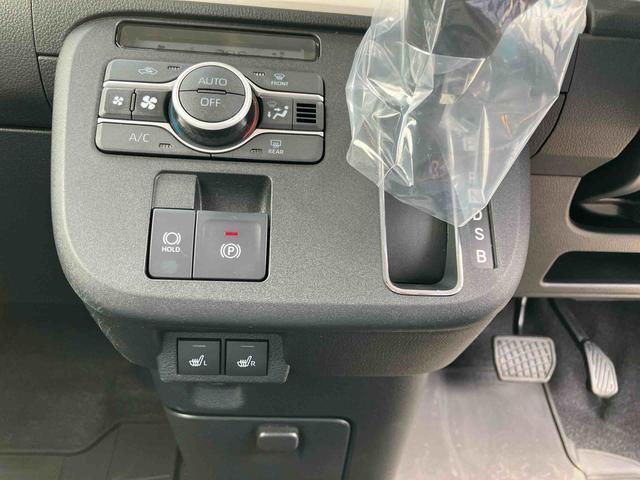 シートヒーターが運転席・助手席についております。