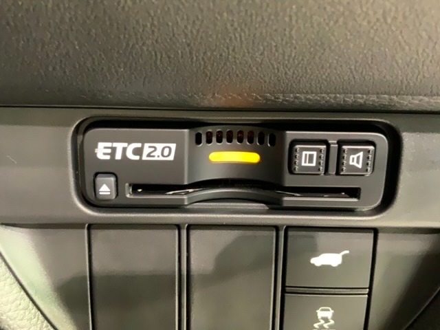 いまや快適なカーライフに欠かせないETCが付いています。