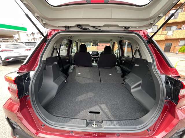 後ろも広々としていますよ！色々な用途でアレンジ出来ちゃいます！！ お車によってはフラットになります！