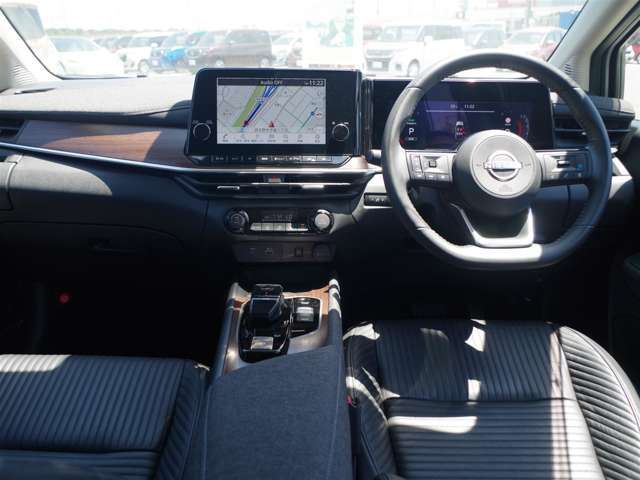 【プロパイロット】高速走行にて車線中央走行、車間距離調整、前走車に合わせたSTOP＆GOを車が支援！アクセル、ブレーキ、ステアリング操作をサポートしてくれます！