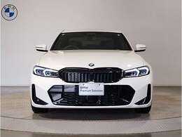 【キドニーグリル】BMWは約90年もの間、ほぼ全ての車両にひと目でBMWだと分かるこの特徴的なフロントグリルが備えられ、デザイン・アイコンとして親しまれてきました。