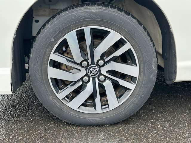 当社では、大型の鈑金塗装を保有しているので、万が一お車をぶつけてしまった場合でも大丈夫！外注せず当社で　『凹み直し→塗装』　の工程が行えるんです♪直るんです♪