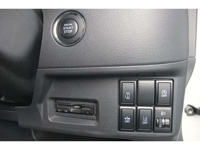 ETC車載器収納されていてスッキリしています。各種スイッチです。
