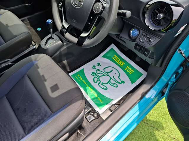 運転席足元の画像です。