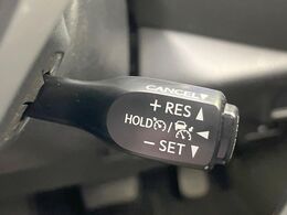 【レーダークルーズコントロール】高速道路での長距離走行が楽に！！自動で速度を保つクルーズコントロールが、衝突軽減システムと連携し、前方の車両を感知して車間を保つように速度調節してくれます！！