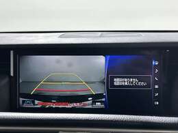 【バックモニター】後ろのカメラの映像がモニターに映し出されるので、後方の見えない死角や、障害物との距離感などもしっかり安全確認することができます！