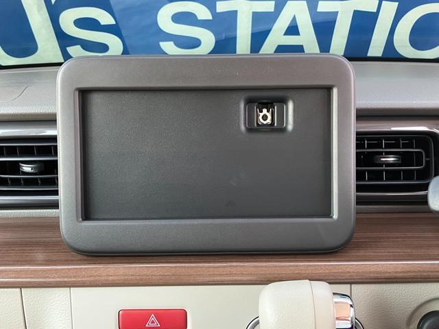 オーディオレス仕様車なのでオプションの全方位カメラパッケージ対応のナビを取り付けると車両周囲の安全確認がナビの画面で可能！