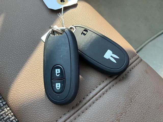 携帯リモコンキーは2個付属！車両からはなれた所からカギの開け閉めが可能なキーレスエントリー機能付き！