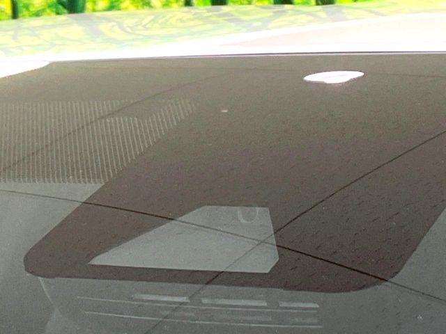 【トヨタセーフティセンス】走行中に前方の車両等を認識し、衝突しそうな時は警報とブレーキで衝突回避と被害軽減をアシスト。より安全にドライブをお楽しみいただけます。
