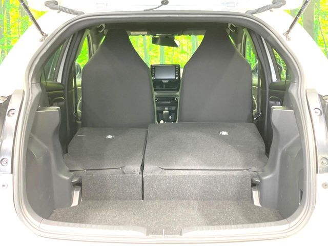 積み下ろしのしやすいデッキにはたっぷりと荷物を積み込んでいただけます。遊びから仕事まで、様々なシーンで頼れます♪