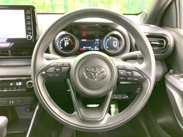 インテリアに合わせたデザインのステアリングは、運転される方のことも考え、運転しやすい形状、大きさです。是非一度、実際に触ってお確かめください。