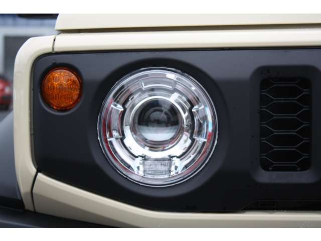 R7.3　登録済み未使用車　ジムニーシエラ　JC　4WD　4AT　LEDヘッドランプ　ヘッドランプウォッシャー　クルーズコントロールシステム　本革巻ステアリングホイール　LEDサイドターンランプ付ドアミラー