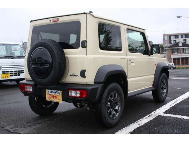 R7.3　登録済み未使用車　ジムニーシエラ　JC　4WD　4AT　LEDヘッドランプ　ヘッドランプウォッシャー　クルーズコントロールシステム　本革巻ステアリングホイール　LEDサイドターンランプ付ドアミラー