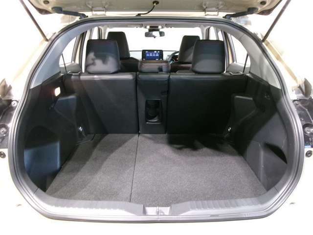 広々としたラゲージスペースを備えています。大きなものや長さのある荷物もしっかりと積み込めます。