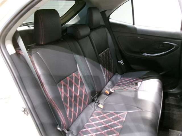 ゆとりある広々とした車内空間は、ドライブを始め買い物やレジャーなど、幅広く活躍します。一人でもみんなとでもお出かけを楽しみましょう！