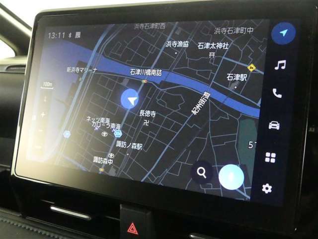 純正ナビを装備。タッチパネル式で使いやすく、お出かけもラクラクです。