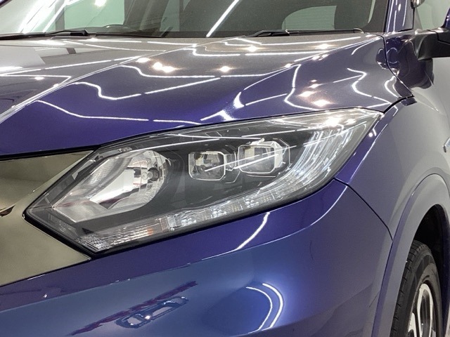 LEDヘッドライトは、点灯の瞬間から最大光量を発揮し、突然暗くなるトンネルなどでの安定感を高めます。