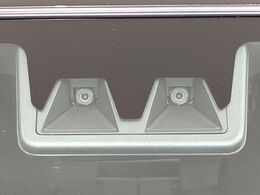 【スマートアシスト】走行中に前方の車両等を認識し、衝突しそうな時は警報とブレーキで衝突回避と被害軽減をアシスト。より安全にドライブをお楽しみいただけます。