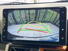 【バックカメラ】駐車時に後方がリアルタイム映像で確認できます。大型商業施設や立体駐車場での駐車時や、夜間のバック時に大活躍！運転スキルに関わらず、今や必須となった装備のひとつです！