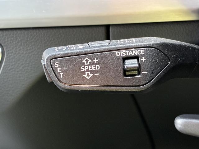 アダプティブクルーズコントロール『設定した速度で前方車両に追いつくと、安全な車間距離を自動で調整して前方車両を追従します。長距離ドライブでの疲労を軽減する大変重宝する機能です。』