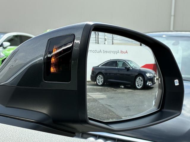 アウディサイドアシスト『後方の死角を並走する車両を検知しドアミラーの内側のLEDが点灯。ドライバーに注意を促し事故を未然に防ぐシステムです。』
