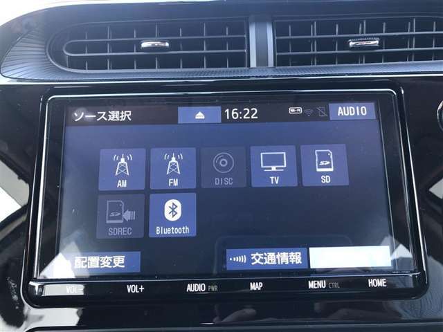Bluetooth（ブルートゥース）接続機能付き。スマートフォンなどからお気に入りの音楽をワイヤレス再生できます。ドライブがさらに楽しくなりますね。