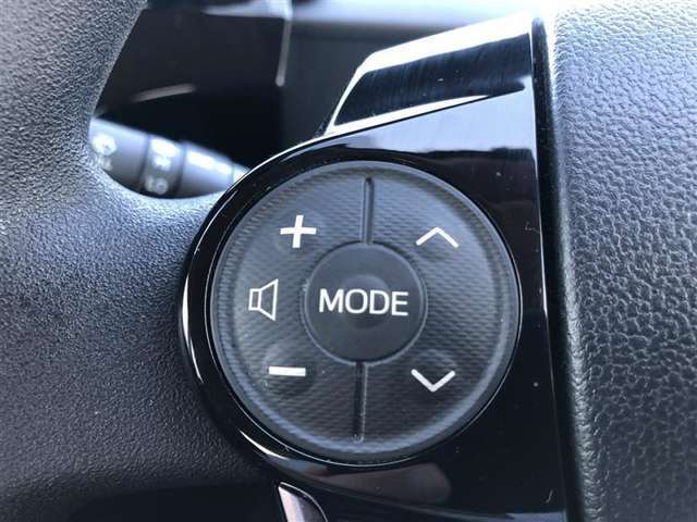 【ステアリングスイッチ】左です。ハンドルから手を離さず、運転に集中したまま手元でオーディオ操作等ができます。