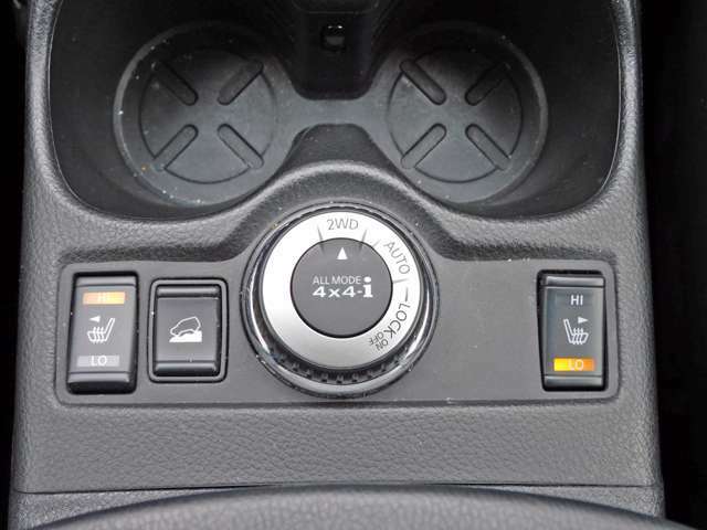 寒い日もこれで安心！！前席シートヒーター付！4WD切り替えスイッチもあります。