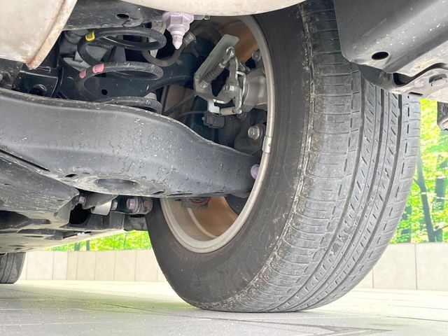 お車を安心してお乗りいただく為には、足回りの定期点検が欠かせません。サービスサポート（有償保証）では無料点検もご提供しており、安心のカーライフをお過ごしいただけるサポート体制が整っています。