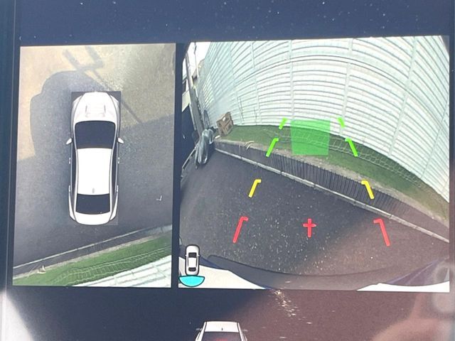【バックカメラ】駐車時に後方がリアルタイム映像で確認できます。大型商業施設や立体駐車場での駐車時や、夜間のバック時に大活躍！運転スキルに関わらず、今や必須となった装備のひとつです！