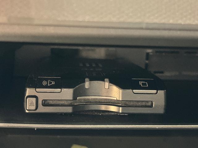 ETCカードを挿入することで高速道路を利用する際の支払いがキャッシュレスになったり、ETCスマートインターチェンジが利用できます。保証は製造メーカー修理保証のみで期間外のものは対象外となります。