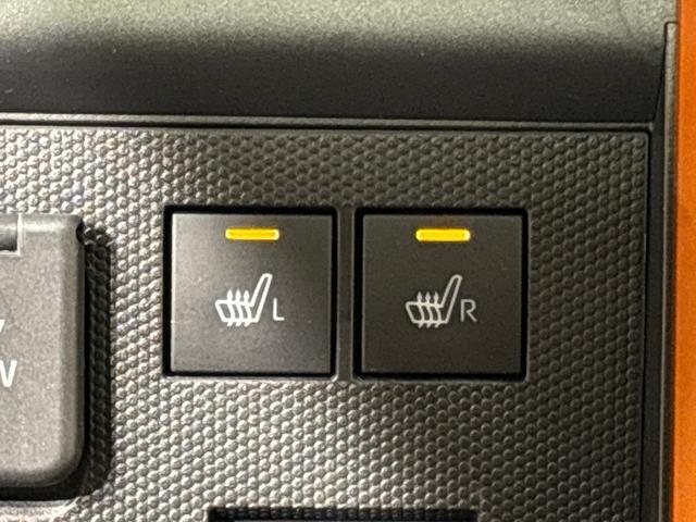寒い日のドライブを快適にする運転席＆助手席シートヒーターが付いてます。その隣にはアクセサリーソケット（12V/120W）も装備されています。