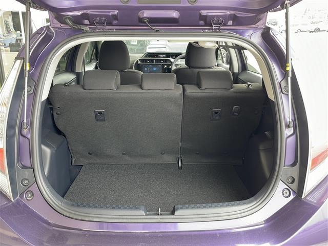 【トランク】積み込みやすくて、たっぷり積める荷室です。シートアレンジできるものは、乗車人数と荷物の量や大きさによってシートを動かすことができるので、より快適なドライブが可能です！