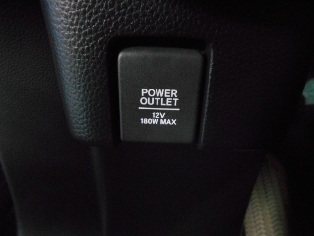 【POWEROUTLET】12V電源ソケットを設置しております。周辺機器の充電にご利用頂けます☆