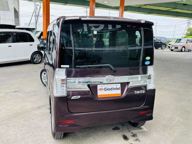 車両コンディションは良好です◎中古車レベルの小キズ等は多少御座いますが、全体的にとても綺麗です！光沢のあるボディを、是非一度お確かめ下さい！気になる箇所があれば、お安くお直し致しますよ♪