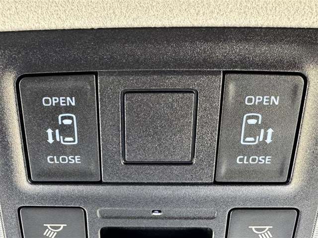 ★両側パワースライドドア★スイッチひとつで簡単オープン！荷物を抱えながらでも乗り降り快適です。