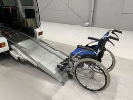 福祉車両の代車も豊富にご用意しています。車椅子のまま乗れる車や、車いす複数対応車もございますので、お気軽にご相談ください。