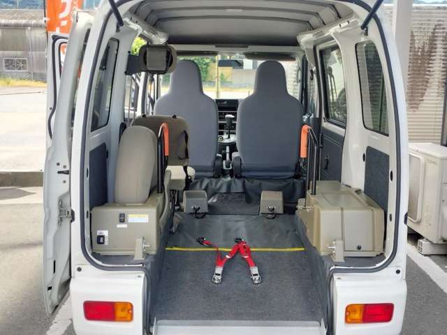 当社は福祉車両見て・触れて・選べる福祉車両のみを販売・買取する福祉車両専門店です。営業・メンテナンススタッフは福祉車両の有資格者です。福祉車両のことは福祉車両のたすかるにお任せください！