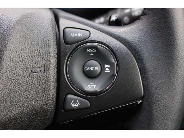 安全運転支援システムHonda　SENSINGを搭載。衝突軽減ブレーキや、誤発進抑制機能、アダプティブクルーズコントロール、車線維持など複数の先進技術で安心・快適なドライブをサポートします。