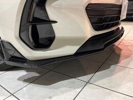 【STIスタイルパッケージ】フロント・サイド・リアをSTIのエアロで統一。外観のスポーティーさを際立たせてくれるだけでなく、高速走行時の空力バランスを最適化してくれます。