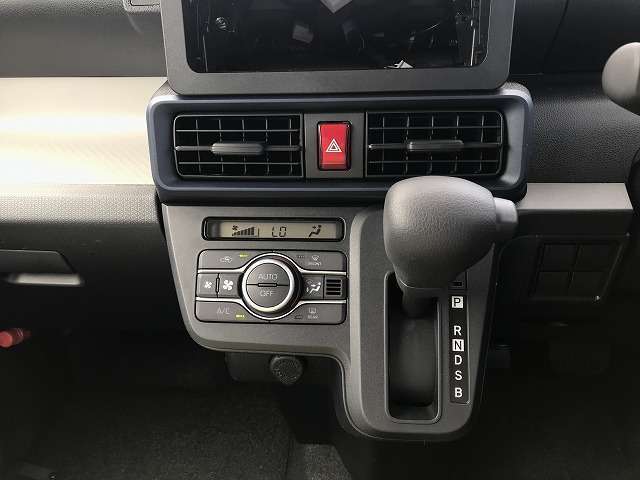 積載車も所有していますので、万が一の時でも当店スタッフにてお車の無料引き取りも行っております。