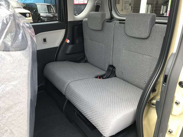 ご購入後には洗車も欠かせませんよね！？当店では、洗車のプロが普段お手入れが行き届かない箇所も済み済みまで綺麗にしています！